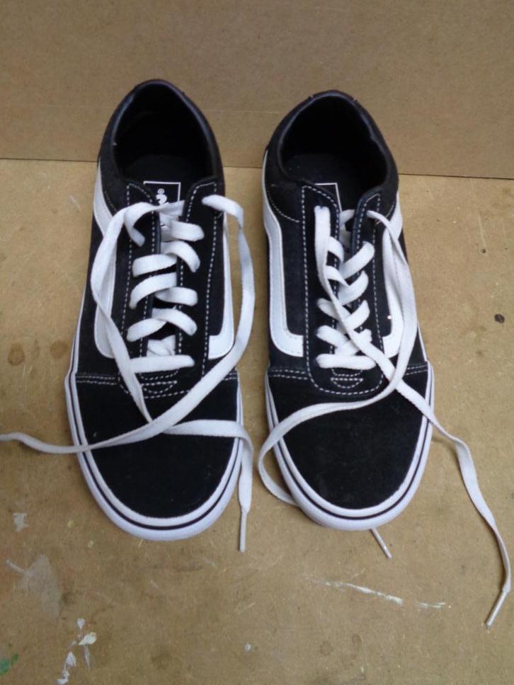 Te koop splinternieuwe sneakers Origineel van Vans maat 39., Kleding | Dames, Schoenen, Nieuw, Sneakers of Gympen, Zwart, Verzenden