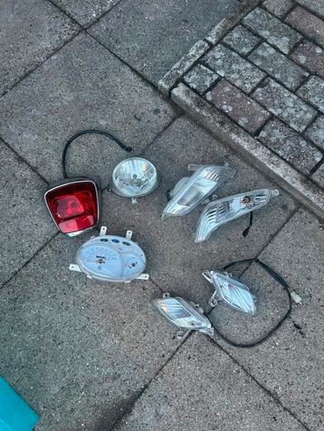 Sym fiddel lichten beschikbaar voor biedingen