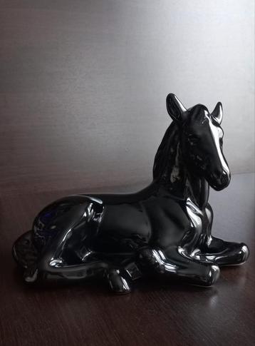 Franse Art Deco keramische zwarte veulen paard beeld beschikbaar voor biedingen