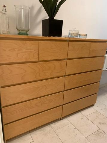 Houtkleurige dubbele ladekast beschikbaar voor biedingen