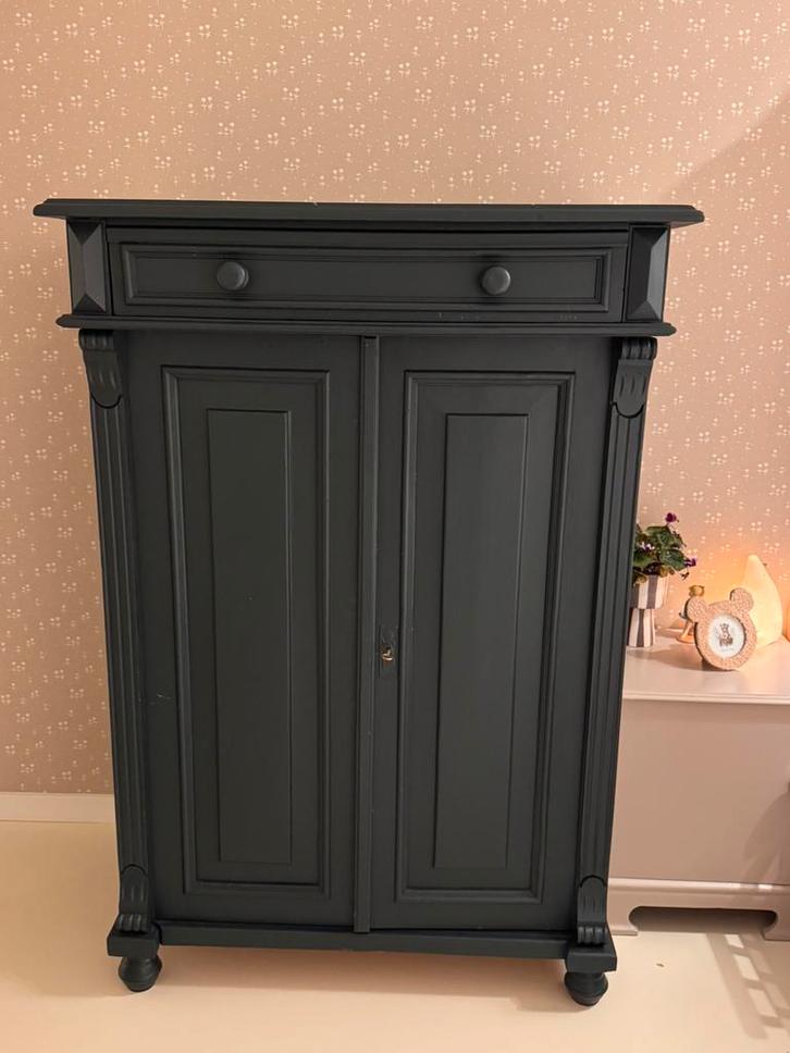 Mooie grijsblauwe meidenkast, Antiek en Kunst, Antiek | Meubels | Kasten, Ophalen