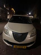 Lancia Ypsilon 0.9 Twinair 85PK Start&stop 2011 Wit parel, Auto-onderdelen, Gebruikt, Voor, Ophalen of Verzenden, Bumper