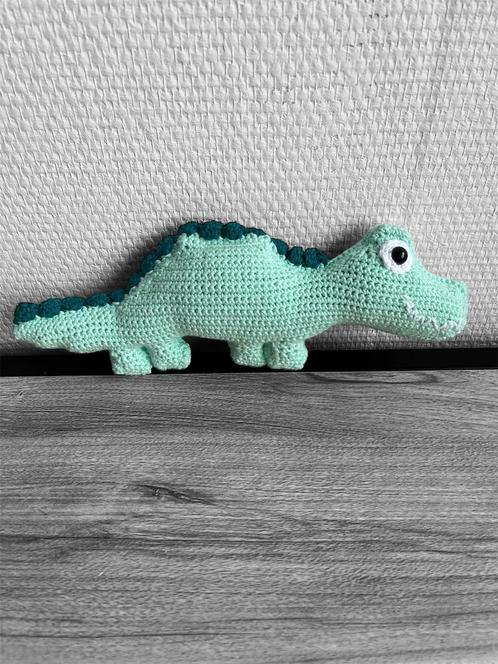 Nieuwe gehaakte platte knuffel krokodil, Kinderen en Baby's, Speelgoed | Knuffels en Pluche, Nieuw, Overige typen, Ophalen of Verzenden