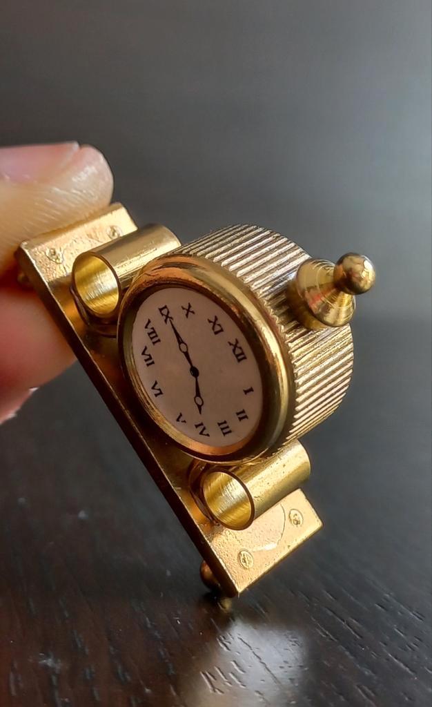 Vintage brons miniatuurklok:poppenhuisdecor volledig massief, Antiek en Kunst, Antiek | Koper en Brons, Brons, Ophalen of Verzenden
