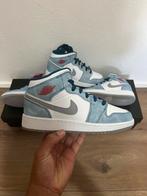 Jordan 1 mid French Blue (GS) 36 38,5 39 40, Ophalen of Verzenden, Nieuw, Blauw, Sneakers of Gympen