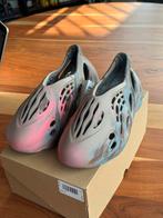 Adidas Yeezy Foam RNNR MX - Nieuw - Maat 9, Ophalen of Verzenden, Nieuw, Overige kleuren, Slippers