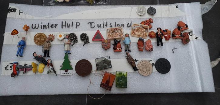 Groot lot winterhulp duitsland, Verzamelen, Militaria | Tweede Wereldoorlog, Embleem of Badge, Duitsland, Ophalen of Verzenden