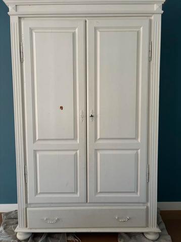 Super leuke brocante kast beschikbaar voor biedingen