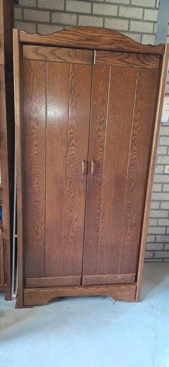 Linnen kast 2 deuren. Eiken donker. beschikbaar voor biedingen