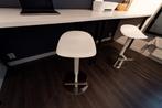 Twee stevige IKEA stoelen – ideaal voor bureau of hoge tafel, Ophalen, Kunststof, Gebruikt, Twee