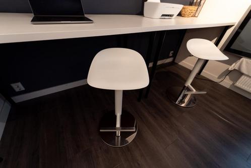 Twee stevige IKEA stoelen – ideaal voor bureau of hoge tafel, Huis en Inrichting, Stoelen, Gebruikt, Twee, Kunststof, Wit, Ophalen