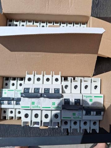 Nieuwe installatieautomaten 16x schneider multi 9 c60sp

 beschikbaar voor biedingen