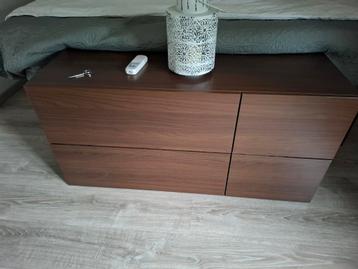 Gave ladenkast beschikbaar voor biedingen