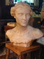Antieke buste,vrouwen beeld steen,I.z.g.s., Tuin en Terras, Ophalen of Verzenden, Zo goed als nieuw, Steen
