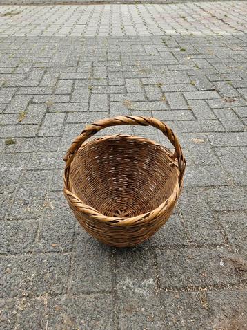 Rieten mand mandje picknickmand gevlochten riet beschikbaar voor biedingen