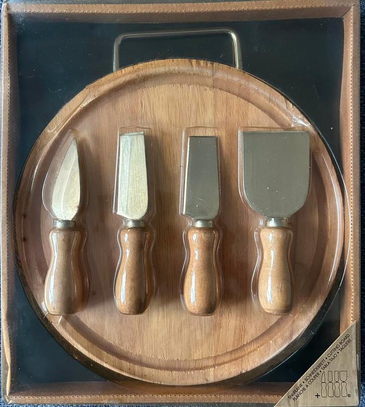Kaasplank + Set van 4 Messen, Huis en Inrichting, Keuken | Keukenbenodigdheden, Zo goed als nieuw, Ophalen of Verzenden
