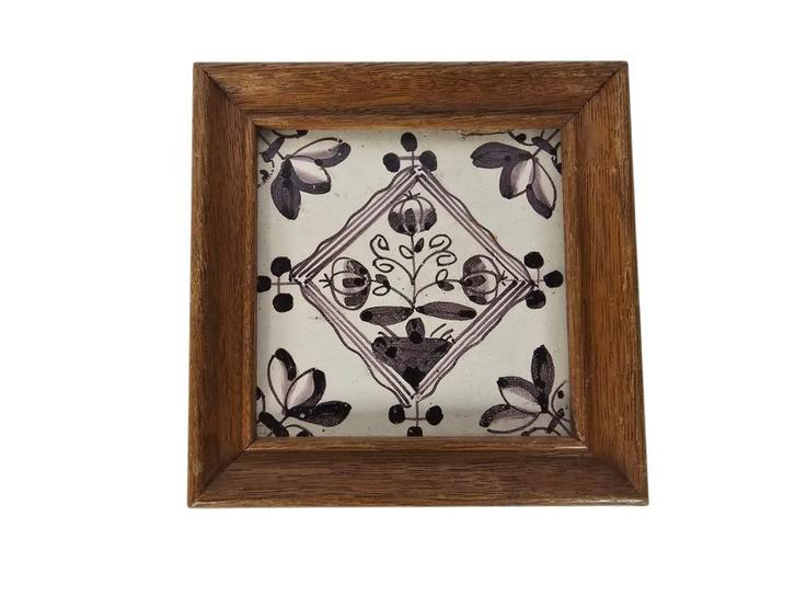Delft - tegel ingelijst in houten lijst - bloemmotief - 19e, Antiek en Kunst, Antiek | Wandborden en Tegels, Ophalen of Verzenden