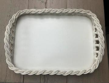 Mooi pitriet gevlochten wit dienblad 47 x 33 cm beschikbaar voor biedingen