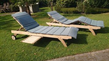 Set van 2 mooie teak ligbedden met kussens  beschikbaar voor biedingen