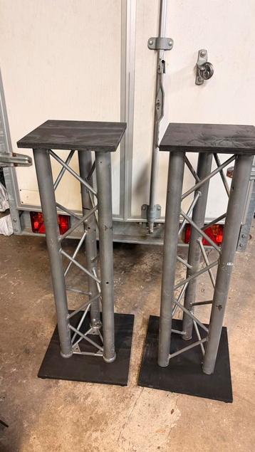 2 truss baseplate stand beschikbaar voor biedingen