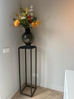 Stalen zuil met vaas en bloemen, Ophalen of Verzenden, Zo goed als nieuw