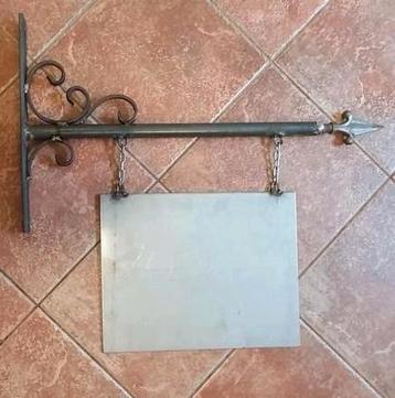 Smeedijzer gietijzer uithangbord. Model 2 beschikbaar voor biedingen