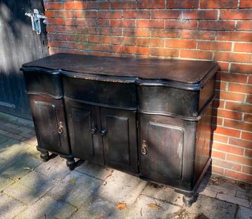 Zwart dressoir met ronde vormen - Opknapper! beschikbaar voor biedingen
