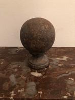 ANTIEKE TRAP KNOP IJZER BOL FINIAL MOOI PATINA, Ophalen of Verzenden