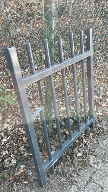 Poortje grijs 78x95 beschikbaar voor biedingen