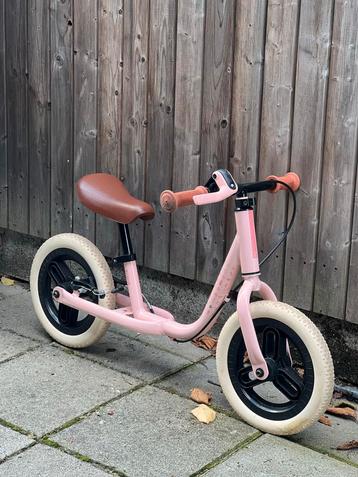 BTWIN Loopfiets 10 inches- Roze en Biege- Zo Goed Als Nieuw beschikbaar voor biedingen