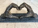 Brons kleurig Beeld - Handen Hart, Antiek en Kunst, Ophalen of Verzenden