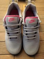 Nike Sneakers Maat 37.5, Nike, Ophalen of Verzenden, Grijs, Sneakers of Gympen