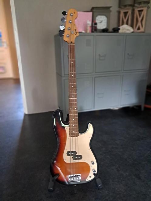 Squier P-Bass affinity, Muziek en Instrumenten, Snaarinstrumenten | Gitaren | Bas, Gebruikt, Elektrisch, Ophalen
