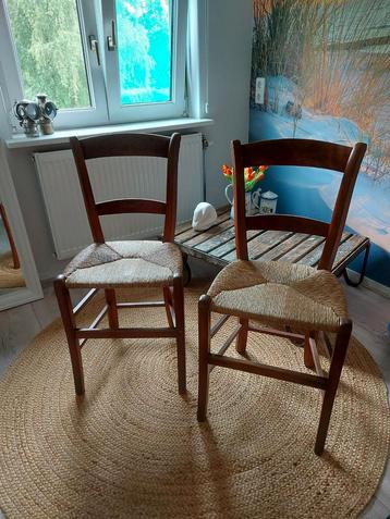 2 vintage stoelen  beschikbaar voor biedingen