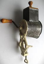 Nootmuskaat of Amandel molen~Koffiemolen~Antieke MAler, Antiek en Kunst, Antiek | Keukenbenodigdheden, Ophalen of Verzenden