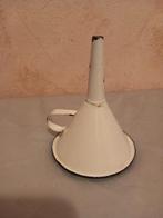 Wit emaille trechtertje, Ophalen of Verzenden