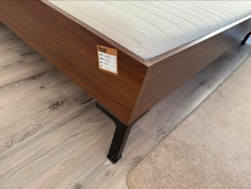 Bed met matras 180x200