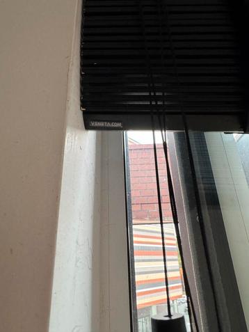 Veneta Jaloezie - Stijlvol en functioneel beschikbaar voor biedingen