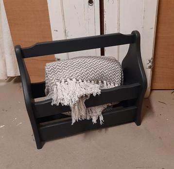 Stoer, landelijk krantenbakje, lectuurbak  beschikbaar voor biedingen