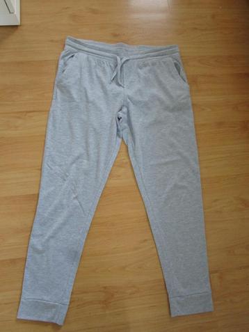 Comfortabele grijze broek maat 40 beschikbaar voor biedingen