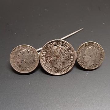 ZILVEREN BROCHE WILHELMINA 1944 beschikbaar voor biedingen