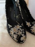 Sacha pumps zwart met zilveren bloemen, Kleding | Dames, Schoenen, Pumps, Zwart, Ophalen of Verzenden, Zo goed als nieuw