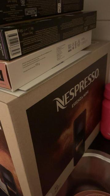 Nieuw in doos nespresso essenza mini wit + capsules beschikbaar voor biedingen
