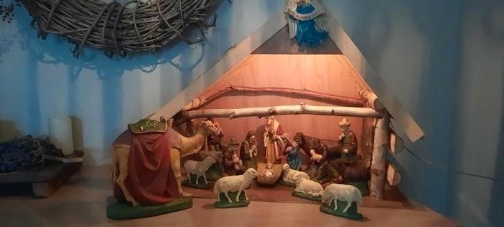 Kerststal met oude gipsen beelden, Diversen, Kerst, Zo goed als nieuw, Ophalen