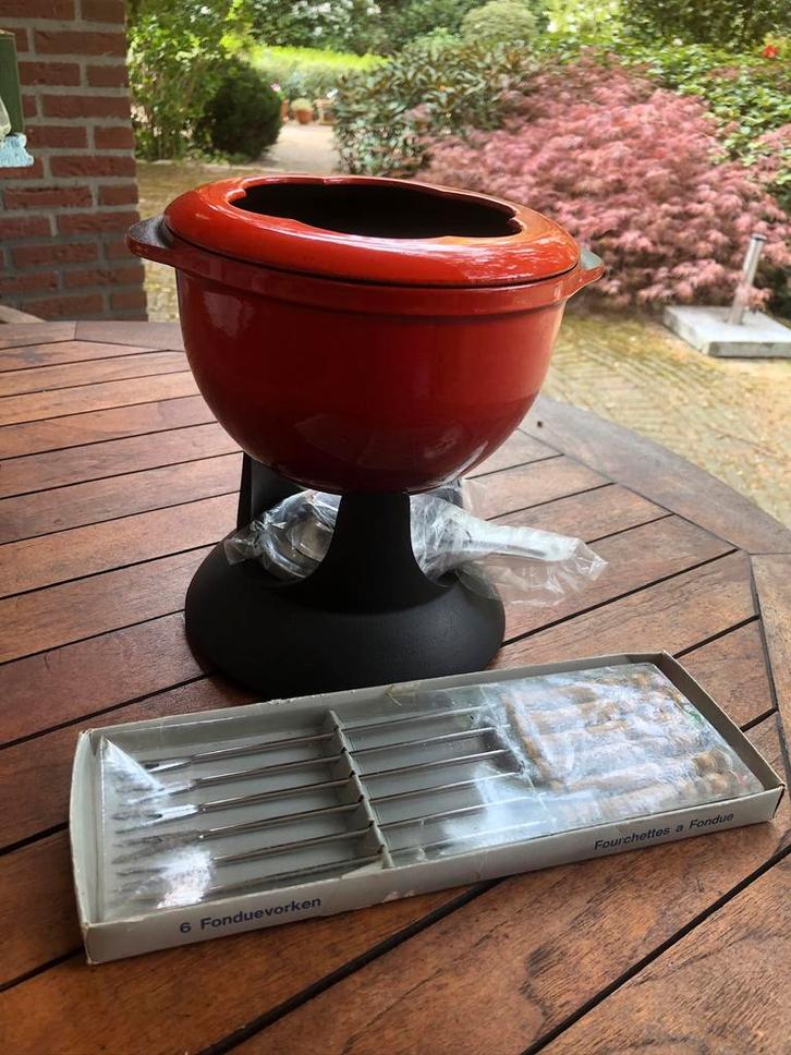 t.k.fondueset gietijzer Frankrijk 17cm compleet INDUCTIE, Huis en Inrichting, Keuken | Potten en Pannen, Zo goed als nieuw, Koekenpan of Braadpan