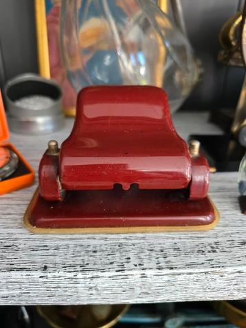 Prachtige antieke rode Hollandse EJA perforator, €7,50 beschikbaar voor biedingen