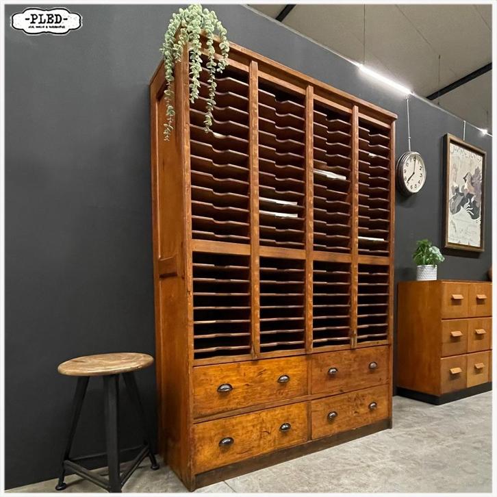 Oude postsorteerkast Kast Boekenkast Archiefkast, Huis en Inrichting, Kasten | Boekenkasten, Gebruikt, 100 tot 150 cm, 150 tot 200 cm