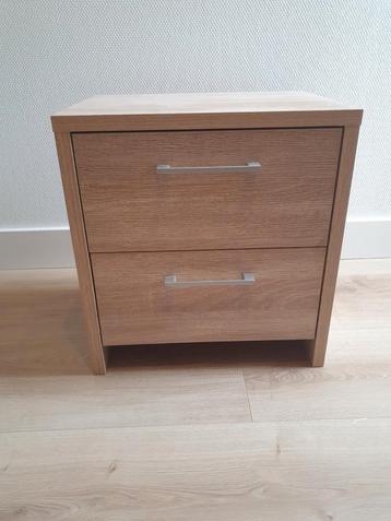 Nachtkastje met twee lades