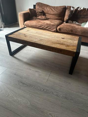 Mango Houten Eettafel & Salontafel Set beschikbaar voor biedingen