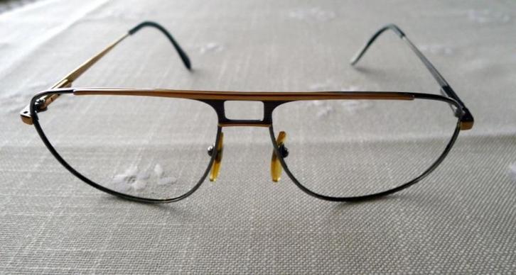 3 (verzamel) brilmonturen: Lacoste - Eschenbach - Lanvin, Verzamelen, Overige Verzamelen, Gebruikt, Ophalen of Verzenden